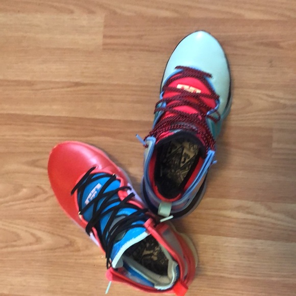 Leather LeBron 19 LeBronival Shoes - Picture 5 of 5